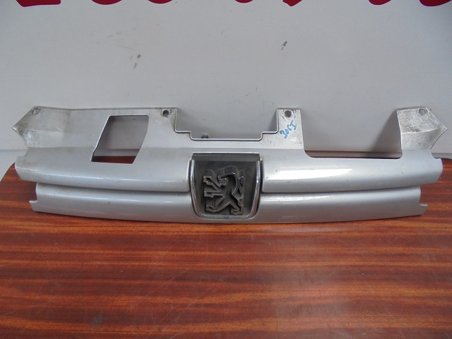 Calandre 
PEUGEOT 306

