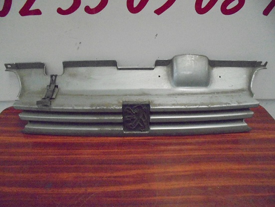 Calandre 
PEUGEOT 405

