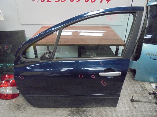 Porte AV Gauche
PEUGEOT 307 SW (5 portes)
An 06.2005 - 06.2008

vendue nue
3 petits enfoncements
Griffes ciblées au mÃªme endroit

Frais de Port sur devis