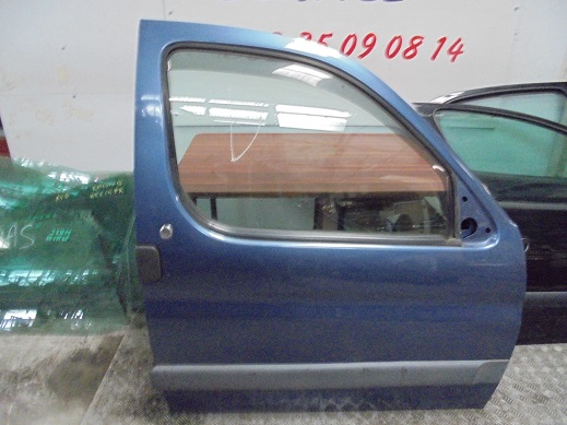 Porte Av Droit
PEUGEOT Partner
An 01.1997 - 12.2002

Porte Vendue Nue 

Frais de Port sur devis