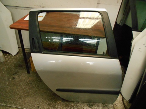 Porte AR Droit
PEUGEOT 206 SW
An 06.2002 - 12.2006

Frais de Port sur devis