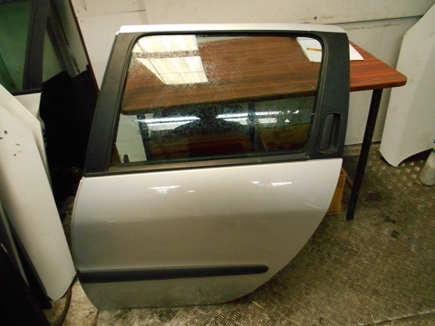Porte AR Gauche
PEUGEOT 206 SW
An 06.2002 - 12.2006

Vendue nue
Frais de Port sur devis