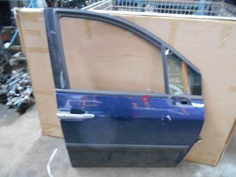 Porte AV Droit
PEUGEOT 807
An 06.2002 - 09.2004

Vendue nue
Un petit enfoncement au repère
Frais de Port sur devis