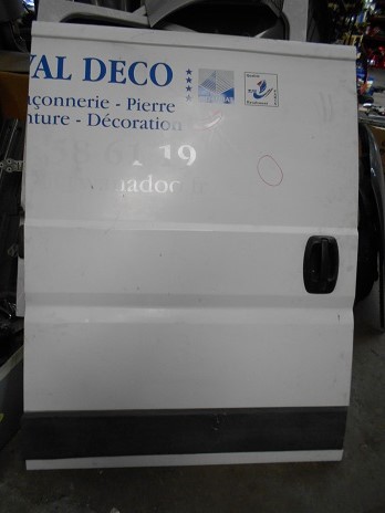 Porte Laterale Droit
PEUGEOT Boxer 3 L1H1 
An depuis 09.2007

2 légères déformations

Frais de Port sur devis
