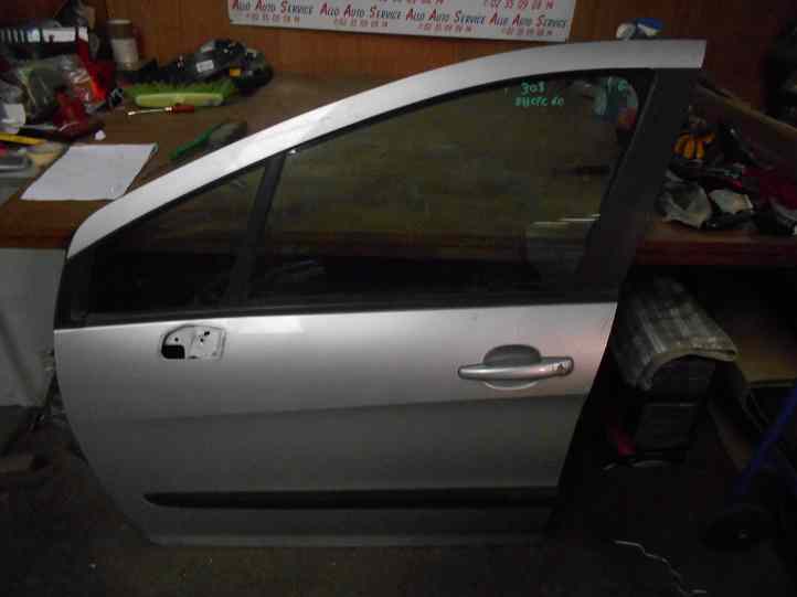 Porte AV Gauche
PEUGEOT 308 (1)
An 09.2007 - 03.2011

Un léger enfoncement
Frais de Port sur devis
