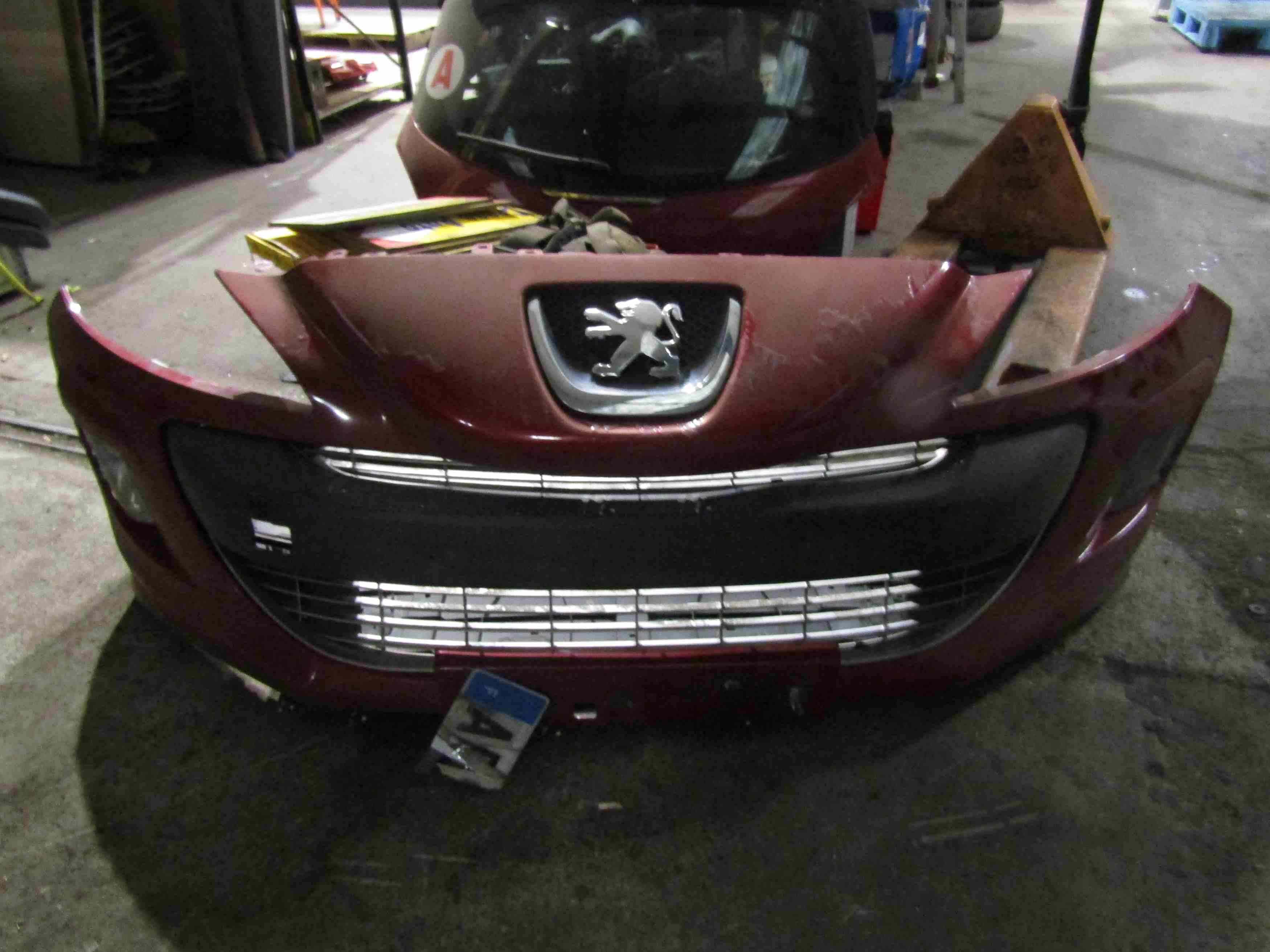 Pare Choc Av 
PEUGEOT 308 1 phase 1 1.6 hdi 110 cv

10.2009
Couleur: Rouge Foncé

Frais de Port sur devis