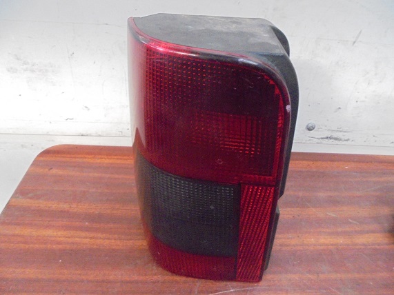 Feu Arriere Gauche
PEUGEOT Partner
CITROEN Berlingo 
An 01.1997 - 06.1998

Sans platine !

