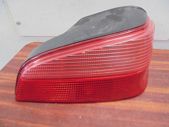 Feu Arrière Droit
PEUGEOT 106 phase 2 
An 04-96 Ã  06-2005

