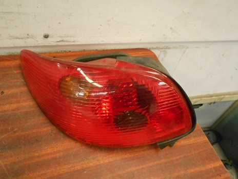 Feu Arriere Gauche
PEUGEOT 206 CC

2000-10->2007-03

