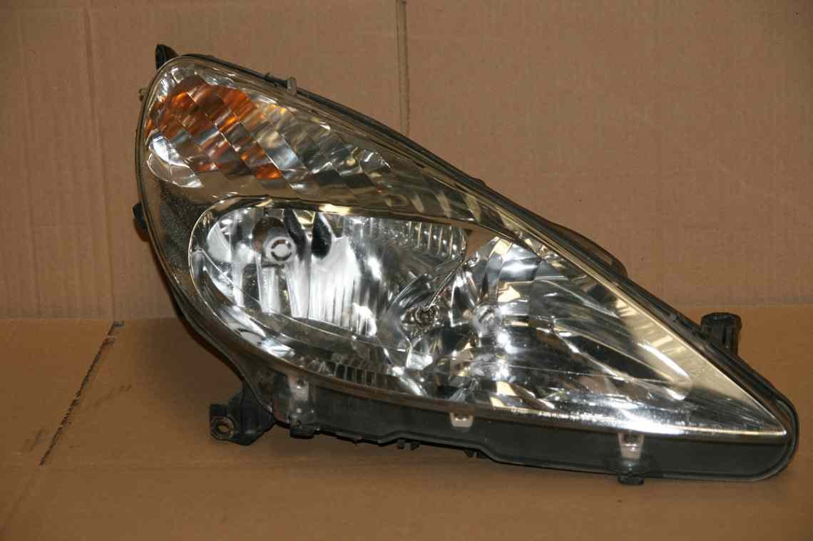 Optique Droit PEUGEOT 607 PHASE 1
09.2001