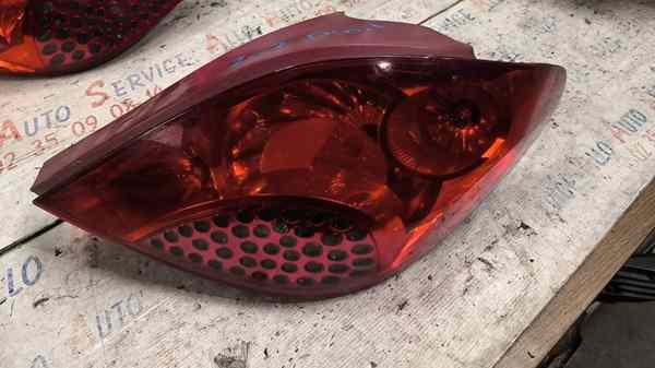 Feu Arrière Droit
PEUGEOT 207 phase 1
1.4HDI 8V TURBO
Année 2007

