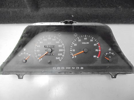 Compteur 
PEUGEOT 605 Essence

Jaeger 9604401780
328237 Km





