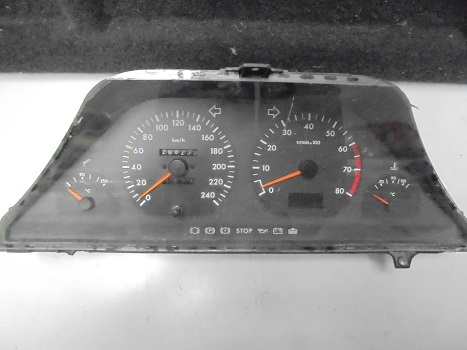 Compteur 
PEUGEOT 605 essence 

Jaeger 96102584980
166 997 Km


