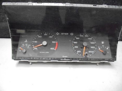 Compteur 
PEUGEOT 405 TD 
An 1987 - 1992

Véglia 9609759780
294249 Km
