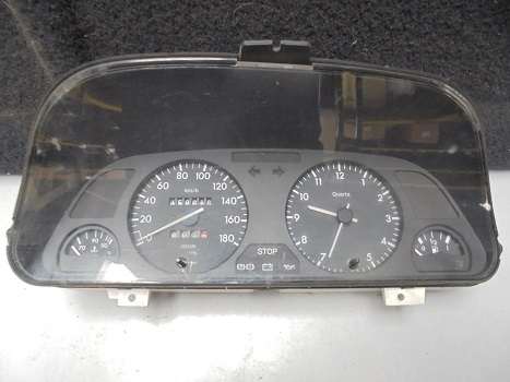 Compteur 
PEUGEOT 306 Essence Diesel
An 1997 - 2001 

Jaeger 9623681380
159 616 Km
