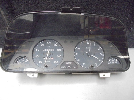 Compteur 
PEUGEOT 306 Essence Diesel
An 1993 - 1997 

Jaeger 910192380
152 792 Km

