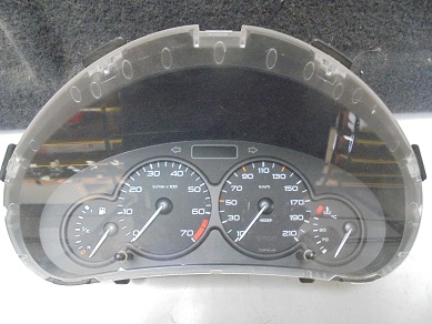 Compteur 
PEUGEOT 206 Essence 
An 1998 - 2009

Jaeger 
9651740180
Km NC


