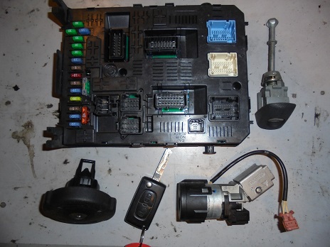 Kit de demarrage 
PEUGEOT 308 1.6 HDI 90CV 16V
An : 10.2007 - 03.2011 

Comprenant :

Neiman avec transpondeur + 1 Clé 
Serrure de porte 
Bouchon de réservoir

Calculateur Bosch 
0281 013 872
96 648 437 80

BSI Johnson Control
BSI BE4EV K05-00
966405918002