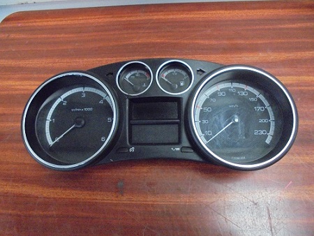 Compteur 
Pare Choc Ar 
PEUGEOT 308 série 1 1.6 HDI 110CV 16V 
An 03.2008 - 03.2011 

Réf : 9665107480
215 400 Km / ? Km