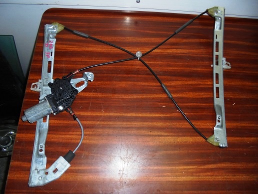Leve Vitre Av Droit
PEUGEOT 206 (3 portes)
An 10.1999 - 12.2005