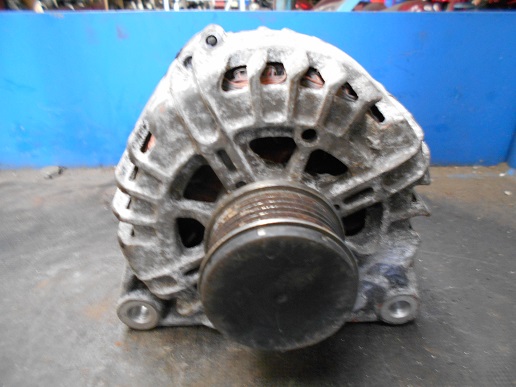 Alternateur CL15
PEUGEOT 207 1.6 HDI 90CV
An 04.2006 - 06.2013

Poulie débrayable
Prise 1 fiche