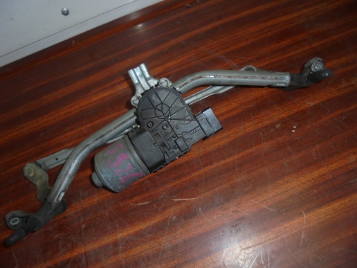 Systeme Essuie glace Av
PEUGEOT 207 1.4 HDI 70CV
An 04.2006 - 06.2013

Bosch 9650380780

