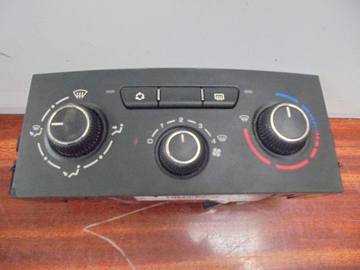 Commande de chauffage 
PEUGEOT 207
An 04.2006 - 06.2013

Ref : N107403F
