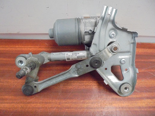Systeme Essuie glace Droit
PEUGEOT 5008
An 11.2009 - 12.2013

Bosch 3397 021 289
9671062380

