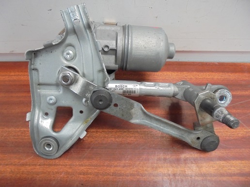 Systeme Essuie glace Av Gauche
PEUGEOT 5008
An 11.2009 - 12.2013

Bosch 3397 021 288
9671062180