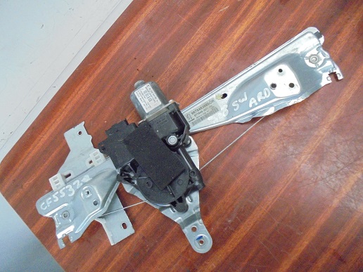Leve Vitre Ar Droit
PEUGEOT 308 1 SW Phase 2
An 04.2011 - 12.2014

Bosch 0130 822 747 
9675466880

