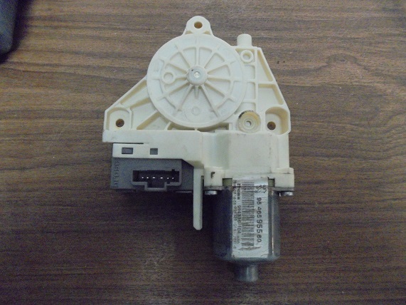 moteur Leve Vitre Ar Droit
PEUGEOT 407

Réf : 9646595580

