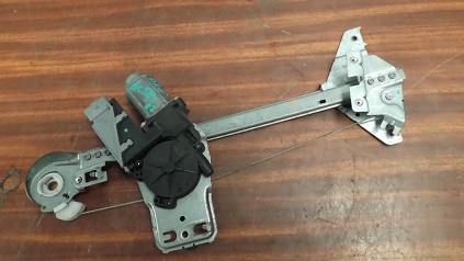 Leve Vitre Ar Gauche
PEUGEOT 307
An 04.2001 -06.2005

