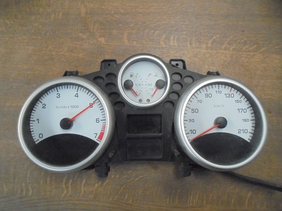 Compteur 
PEUGEOT 206+ 1.4i 75CV
An 03.2009 - 05.2013

Magneti Marelli
9666637180


