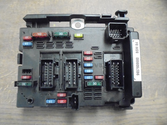 BSM 
PEUGEOT 206 1.6 HDI 
An 10.2000 - 03.2007

BSM Delphi B4
9657608680
