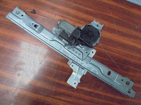 Leve Vitre Av Droit
PEUGEOT 207 5 portes
An 2006 - 2013 

