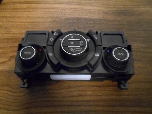 Commande de chauffage clim
PEUGEOT 5008 2.0 HDI 150CV 16V
An 11.2009 - 12.2013

Ref : 96839635XT

