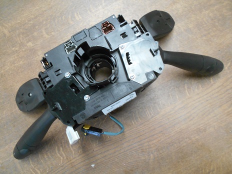 Commodo 
PEUGEOT 207 1.6 HDi 8v 92CV FAP
An : 04.2006 / 06.2013

COM 2005 Valeo
Ref : 96661290XT


