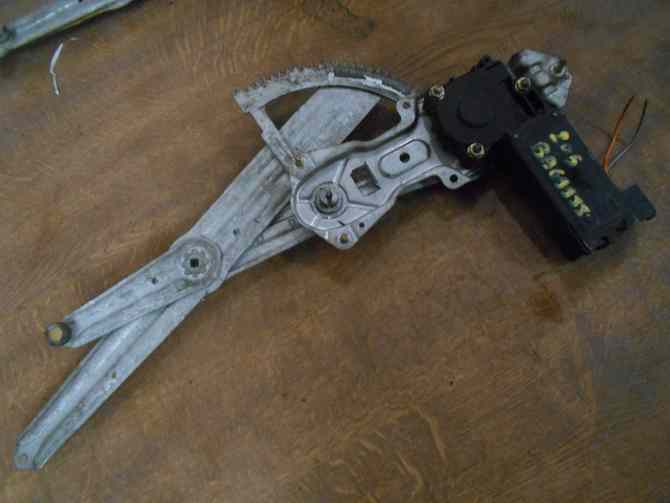 Leve Vitre Av Droit
PEUGEOT 205 3 portes
Année 1989

