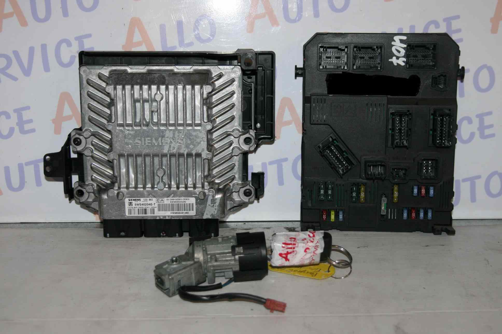 Kit de demarrage 
PEUGEOT 407 PHASE 1 4P 
2004-04->2008-07
comprenant : 
- 1 clef + transpondeur
- 1 calculateur SIEMENS 5WS40204ET / 9658345280
- 1 BSI SIEMENS 9655708380



