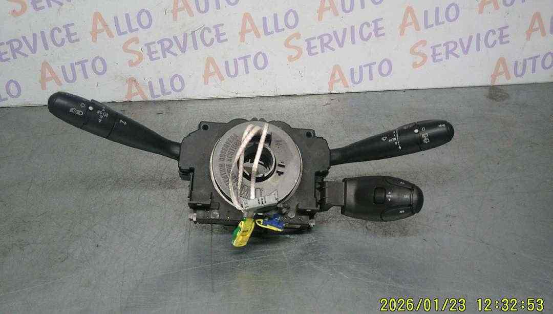 Commodo 
PEUGEOT 206

COM 2000
ANNE 20/05/2020
REF 96605635XT