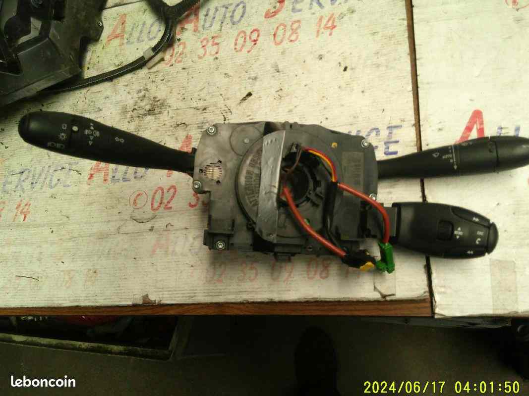 Commodo 
PEUGEOT 406


GARANTIE 12 MOIS


