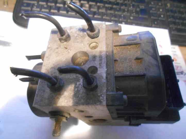 Bloc hydraulique ABS 
PEUGEOT 406
An 2004

Bosch 0273 004 270 / 0265 216 543
9630532980