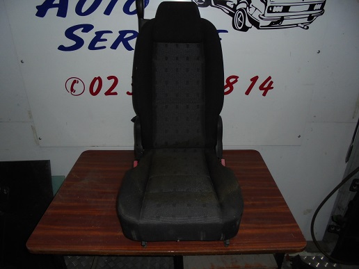 Siege Ar
PEUGEOT 307 SW
An 03.2002 - 06.2005 

Frais de port sur devis

