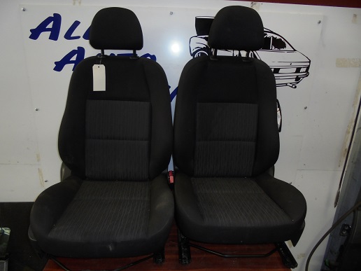 Sieges 
PEUGEOT 207 1.4 HDI 70CV
An 04.2006 - 06.2013

Air bag chauffeur hs

Frais de port sur devis

