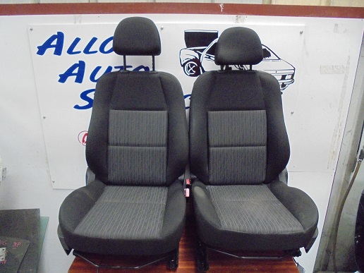 Sièges et banquette 
PEUGEOT 207 3 portes
An 11.2009 - 06.2013

Frais de port sur devis

