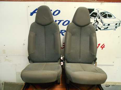 Ensemble Sieges 
PEUGEOT 107 Phase 1 
5 Portes

2005-06->2008-12
Frais de Port sur devis



