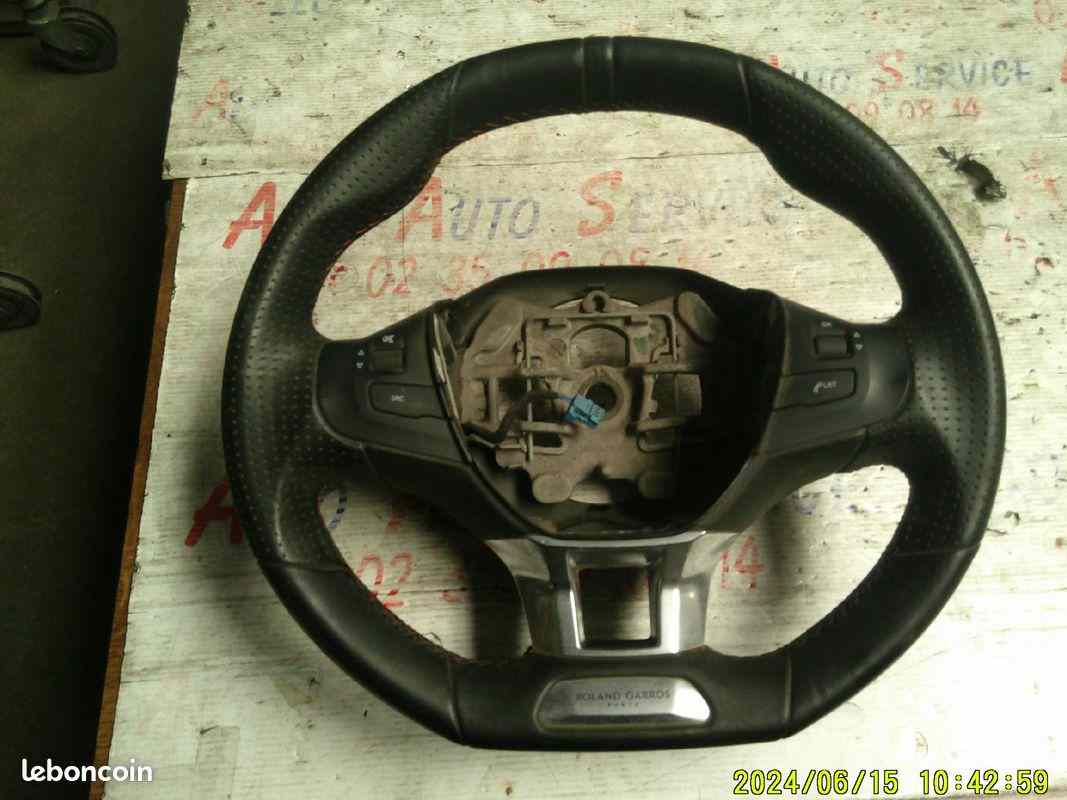volant Roland Garros PEUGEOT 208
