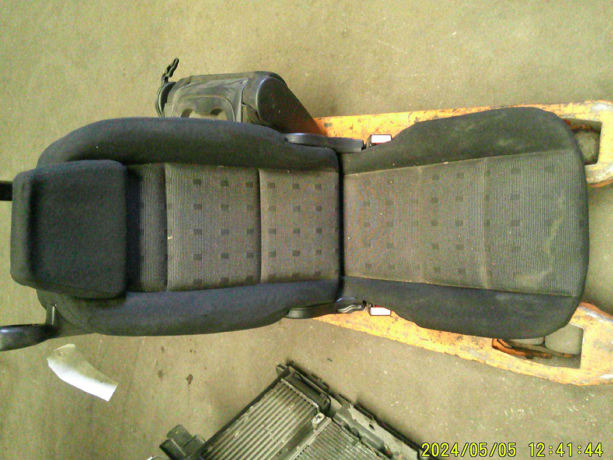 Siege AR Milieu 
PEUGEOT 307 phase 1 break 2.0 hdi

