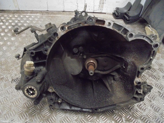 Boite de vitesses 
PEUGEOT 206 1.9D 75CV
An 09.1998 - 09.2000

Type boite : 20DL12 / 20DL52 / 20DL72 / 20DL13 ...
182 000 Km

Garanti(e) 3 mois

Frais de Port sur devis