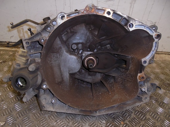 Boite de vitesses 
PEUGEOT 206 1.9D 70CV
An 09.1998 - 04.2003

Type boite : 20DL72 / 20DL23 / 20DL22 ...
148 000 Km / 161 000 Km

Garanti(e) 3 mois

Frais de Port sur devis